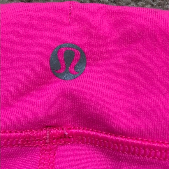 Lululemon Pink Spandex Crop Pants. Size 6 - Picture 3 of 8